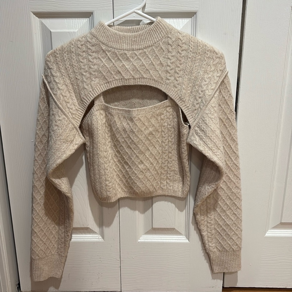 Two piece cropped cream sweater